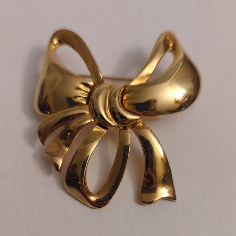 Vintage Gold Tone Bow Brooch Pin